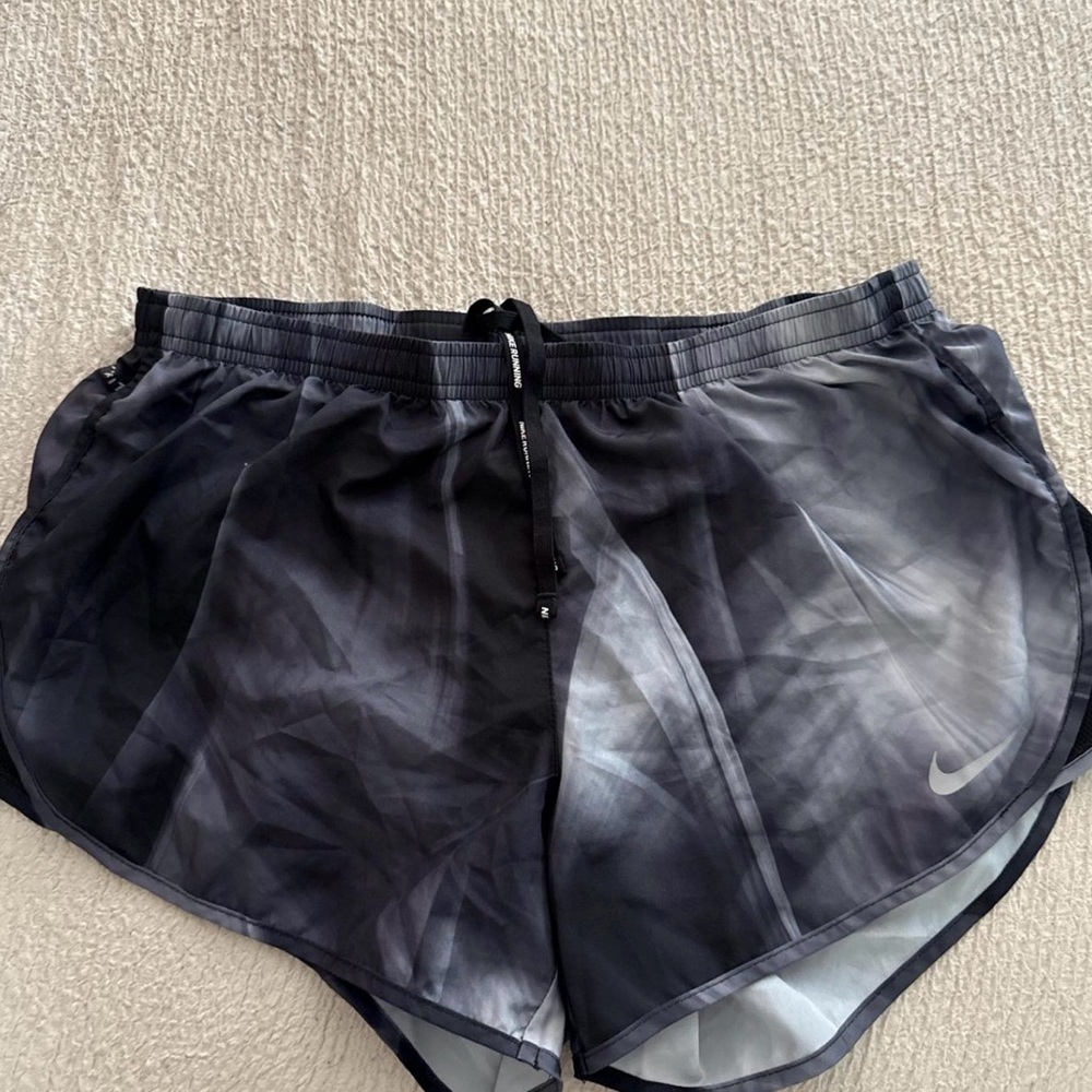 Nike Women's Dynamic Black and Gray Athletic Shorts